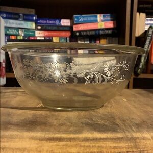 Vintage Pyrex Colonial Mist Bowl with White Floral Design‎